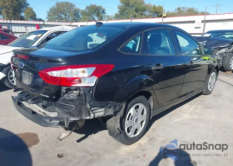 2012 Ford Focus S z USA, uszkodzony, nr VIN 1FAHP3E24CL466324